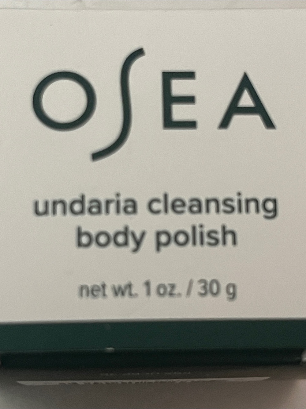 Sea Undaria Cleansing Body Polish - White & Dark Green - Picture 2 of 4